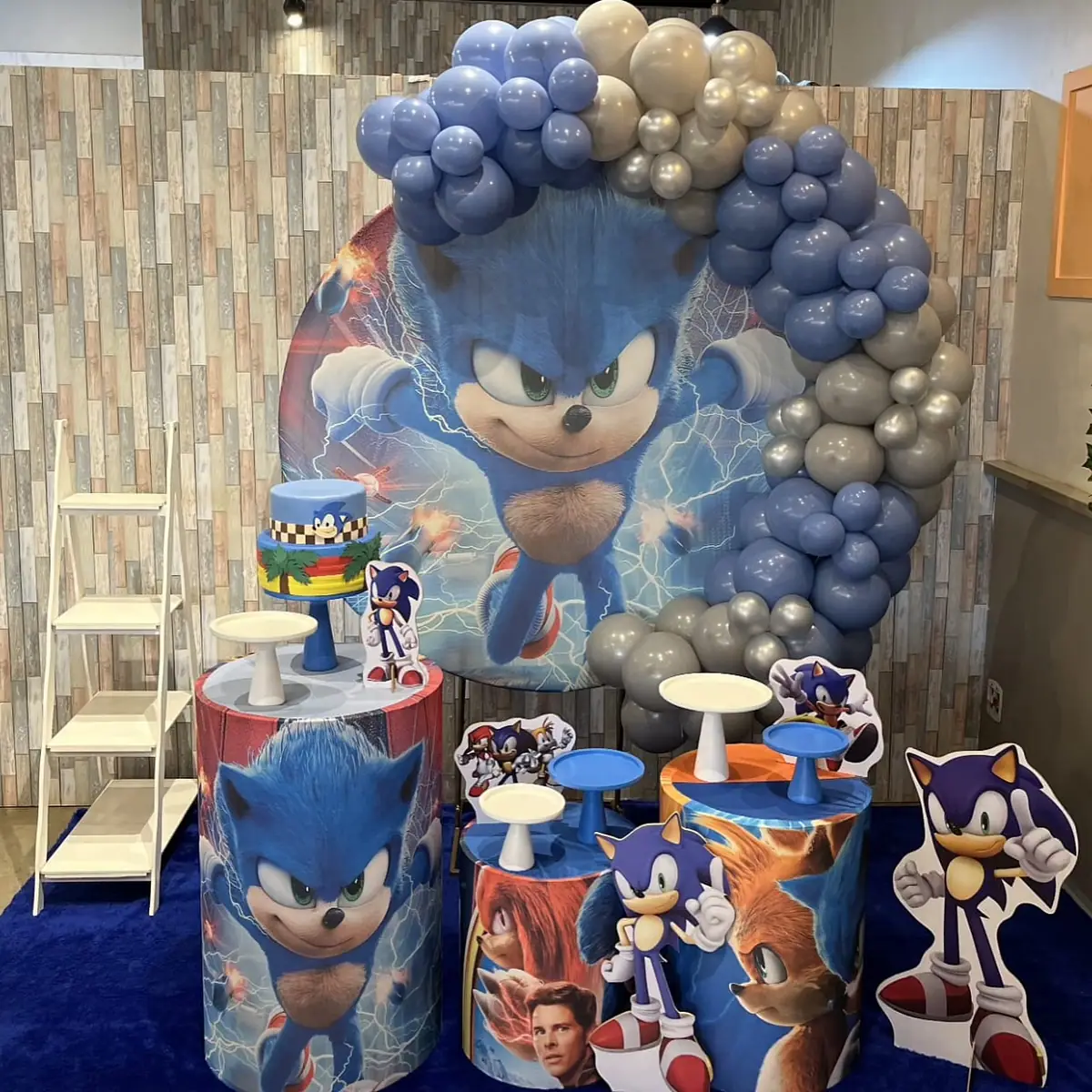 Decoração de festa com tema Sonic montada no Recanto Mania